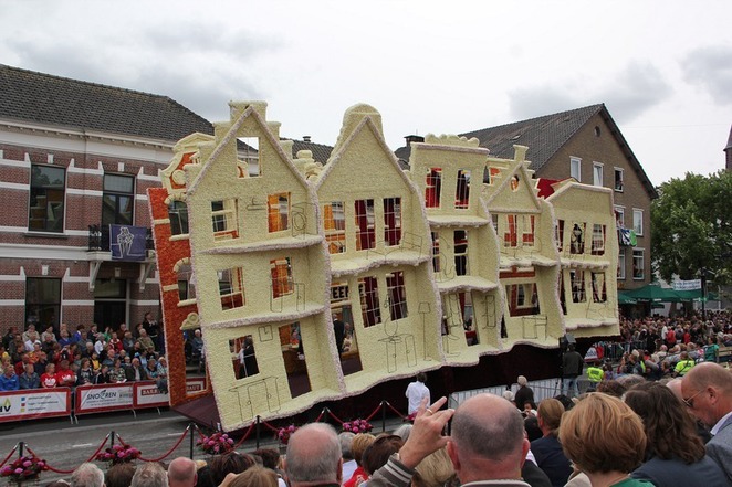 Bloemencorso-Zundert-2013-le-hoi-hoa-lon-nhat-the-gioi-o-Ha-Lan